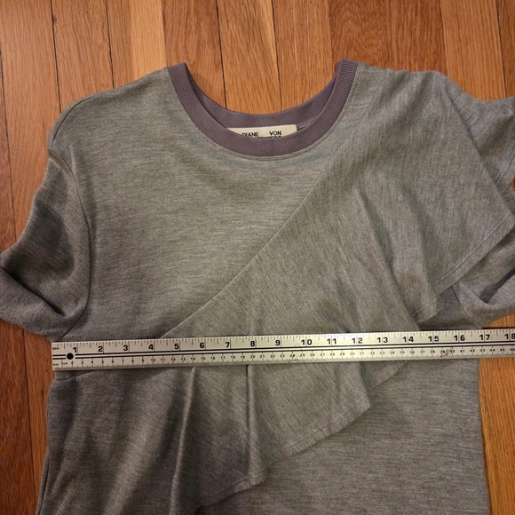 Diane von Furstenberg DVF Gray Ruffled Asymmetrical Crew Neck Sweatshirt Sz S - Picture 7 of 9